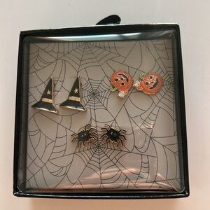 BNIB Quo Set of 3 Earrings Halloween Spiders, Witch Hats, Pumpkins w Giftbox